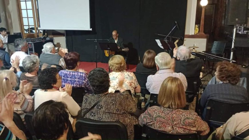 A sala colmada se realizó evento "Durazno en la Piel"