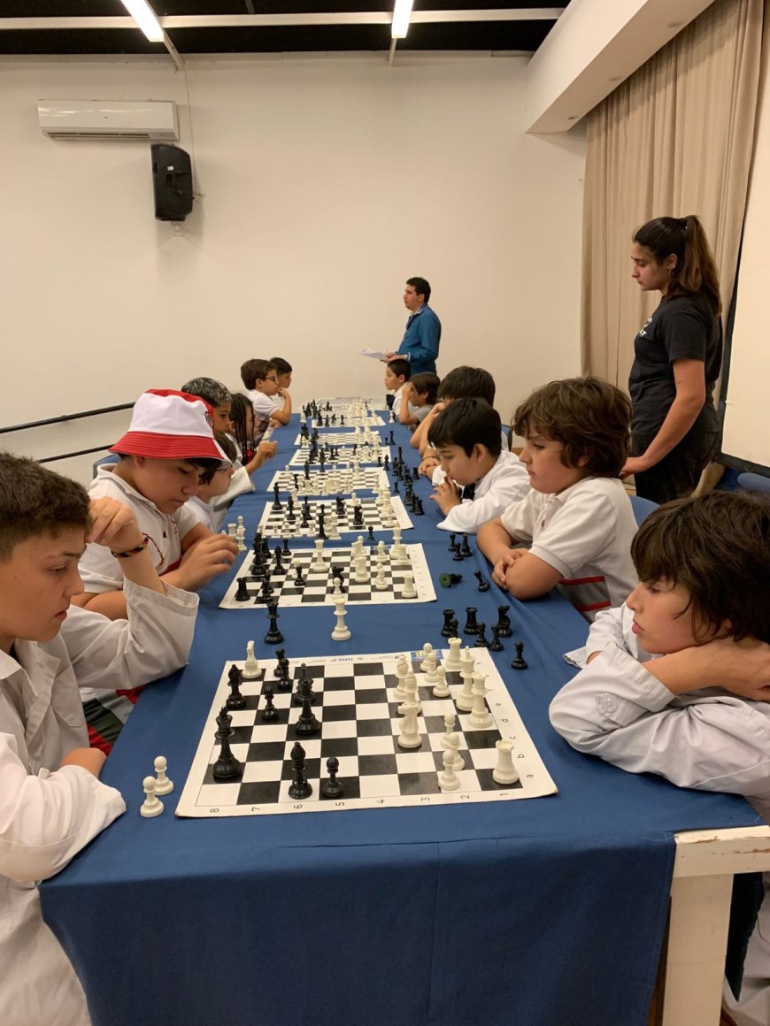 Santiago Capurro de la Escuela N°8 campeón Interescolar de Ajedrez .