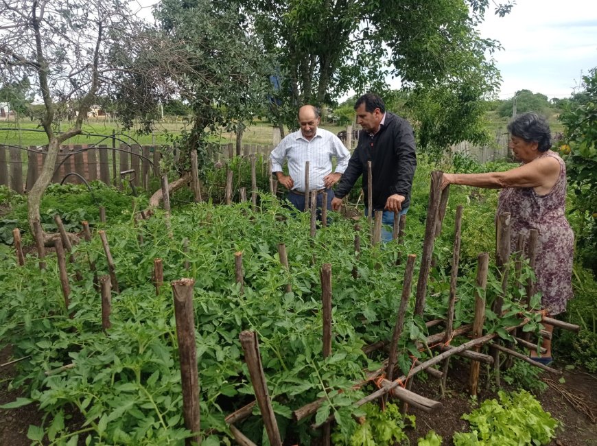 Visita a huertas en Sarandi del Yi.