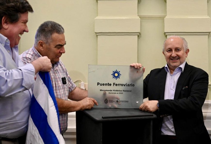 Hoy fue declarado "Monumento Histórico Nacional" el Puente Ferroviario de Durazno .