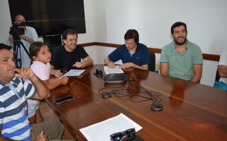 IDD firmó convenio para iluminar cancha de Sportivo Yi.