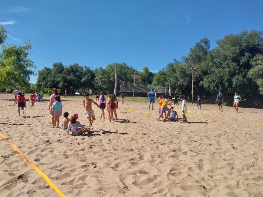 Intenso movimiento en playa y camping, con actividad recreativa y deportiva permanente.