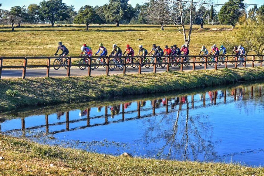 Competencia de ciclismo en pista del Parque de la Hispanidad.
