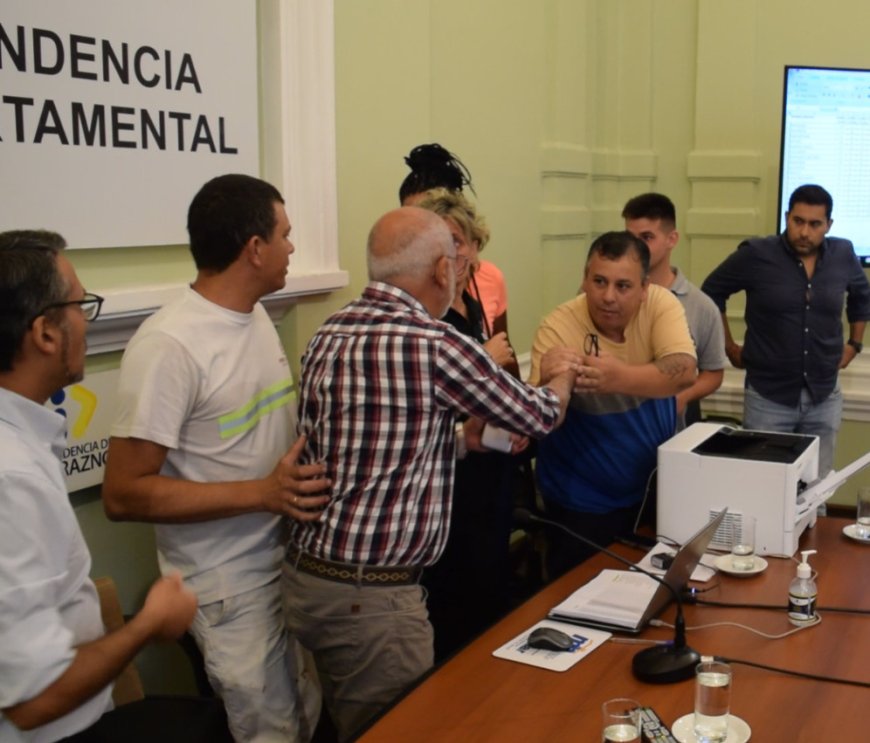 Las redes al rojo vivo, polémica en Durazno por cambio de fallo en certamen de las Llamadas