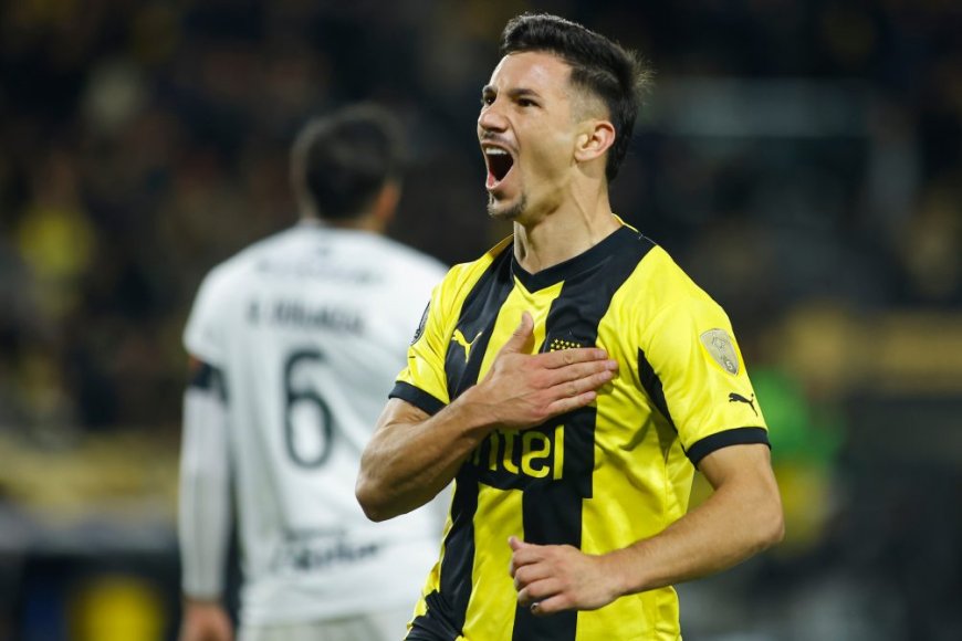 Peñarol goleó a Caracas por Copa Libertadores