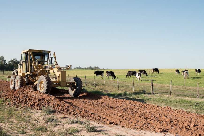 Gobierno firmó declaración de emergencia nacional por el estado de la caminería rural