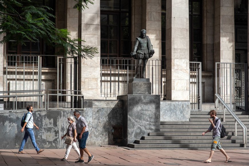 Jornada de suelta de libros en espacios públicos