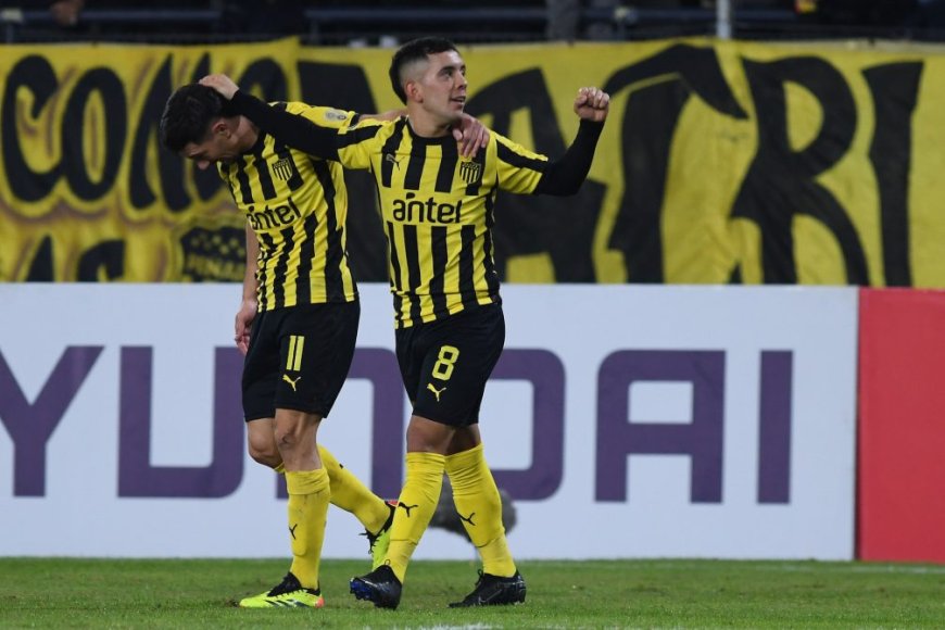 Peñarol derrotó a Rosario Central y se metió en octavos de la Libertadores