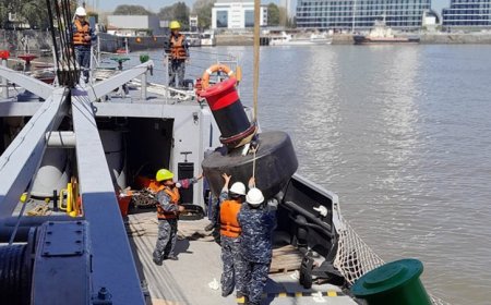 Inician tareas de mantenimiento del balizamiento en el Río Uruguay
