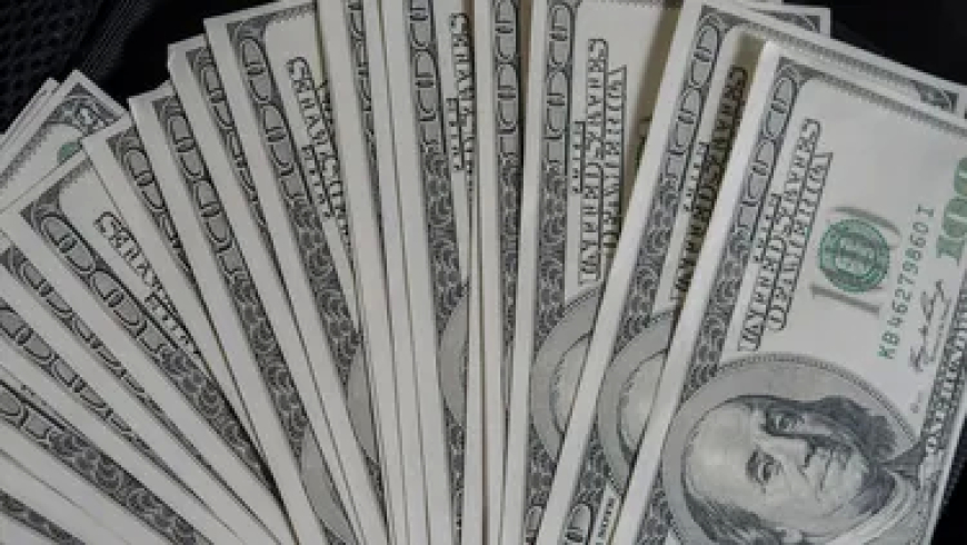El dólar continúa su rally y superó máximos de dos años y medio
