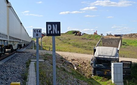En Florida, un tren de Ferrocarril Central chocó con un camión