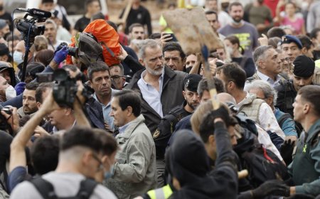 Insultos e indignación durante la visita de los reyes de España a las ciudades inundadas