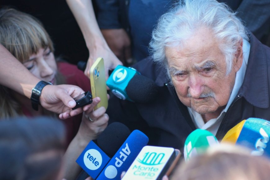 Mujica se encuentra “calmado, tranquilo, en sala” tras haber experimentado dolor "como era esperable", dijo su médica personal