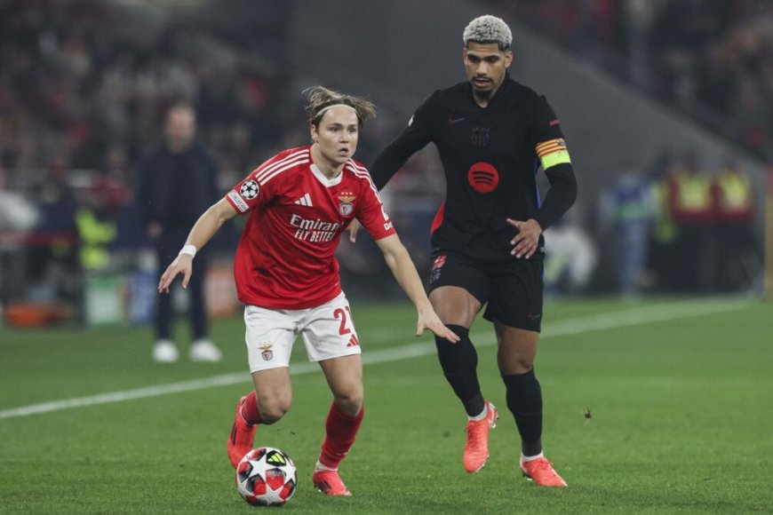 Con Araújo en cancha, Barcelona ganó un partidazo y se metió en octavos de final