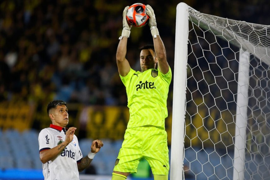 Peñarol: Aguirre probó cambios pero no confirmó el equipo