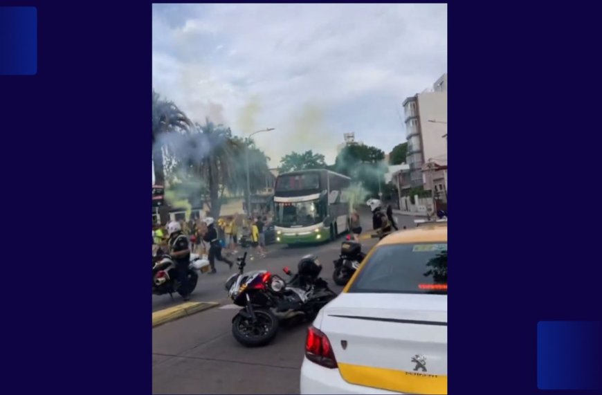 Hinchas se tiraron sobre policías de tránsito que escoltaban el plantel de Peñarol; hay al menos un detenido