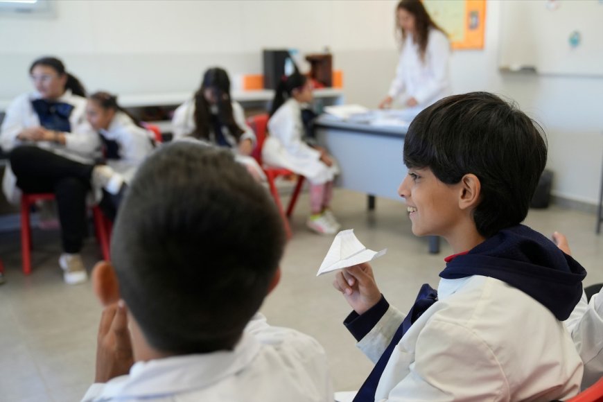 Pruebas Aristas 2023: mejoras en tercer año y estancamiento en sexto año