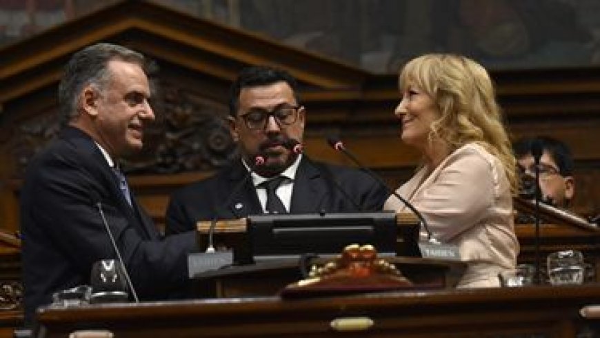 Yamandú Orsi juró como presidente de la República
