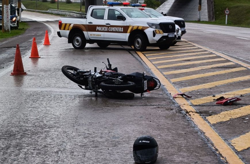 Montevideo: Policía de 40 años está grave tras chocar en moto contra una camioneta que giró en U