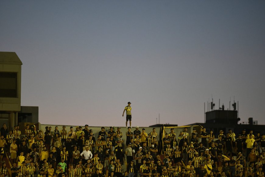 Hinchas de Peñarol pagarán entre 500 y 1500 pesos en Colonia