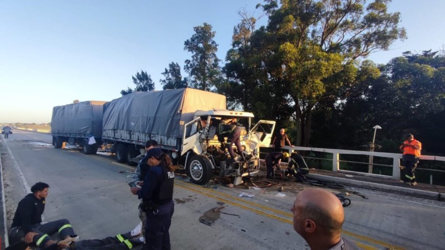 Siniestro de tránsito entre dos camiones dejó 3 personas lesionadas