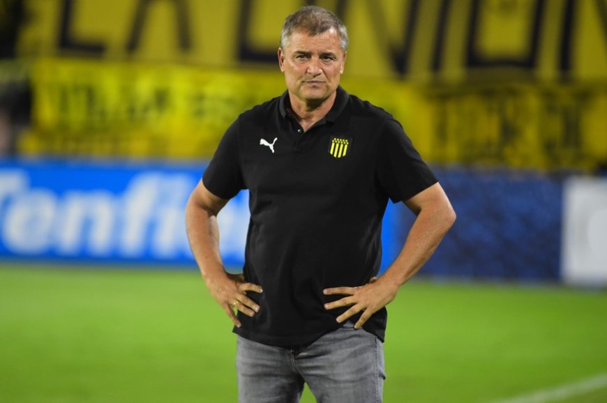 Apertura: Peñarol cayó con Cerro Largo 2-0 como local y quedó décimo a 12 puntos del líder