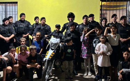 Policías de Rivera sorprendieron en su cumpleaños a niño que sueña con convertirse en efectivo