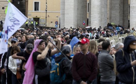 Más de 60.000 personas han llegado a la basílica de San Pedro para dar su adiós al papa
