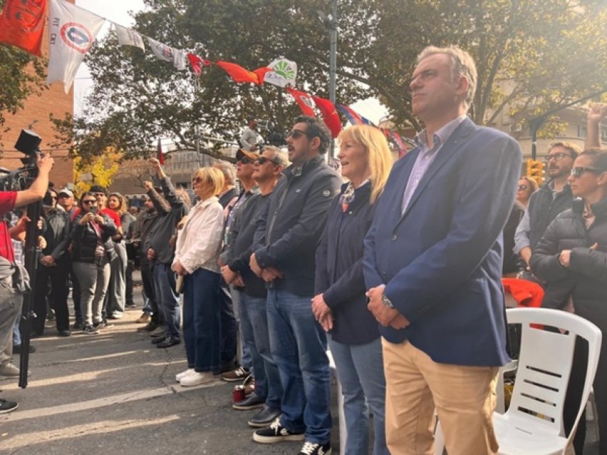 Con la presencia del presiente de la República, Yamandú Orsi y de la vicepresidente Carolina Cosse, se desarrolla el acto del PIT-CNT