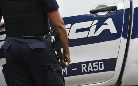 Un hombre fue detenido por insultar a la Policía tras ser sorprendido orinando en la calle