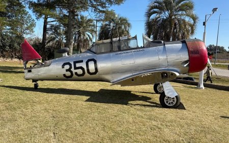 El histórico AT-6D FAU 350 regresa a la Brigada Aérea II de Durazno