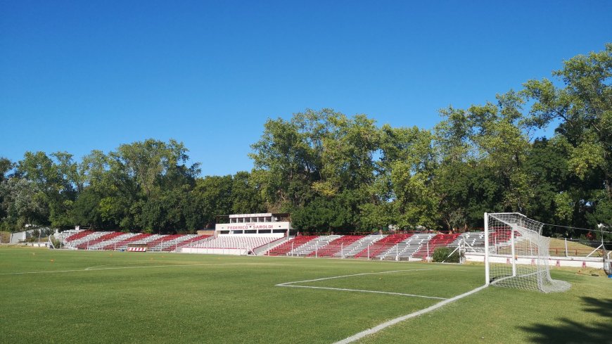 Peñarol y River Plate juegan este domingo en el Parque Saroldi: los carboneros obligados a ganar