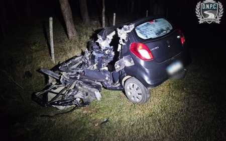 Dos personas murieron tras el choque entre un auto y un microbús en Ruta 14, cerca de Sarandí del Yí