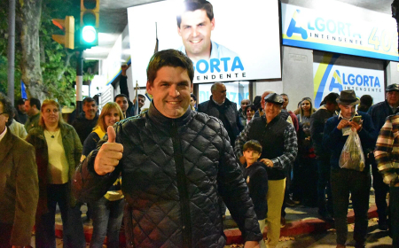 Felipe Algorta asume como intendente de Durazno en el Teatro Español