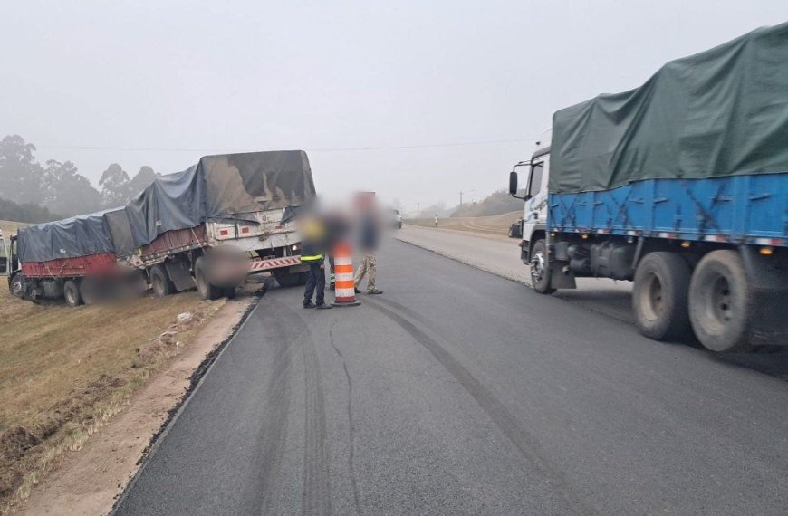 Tránsito enlentecido en los accesos a Montevideo por ruta 5: un camión despistó