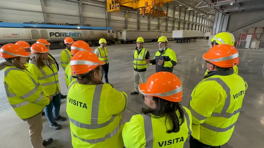 Intendente Algorta recorrió la terminal portuaria de UPM en Montevideo