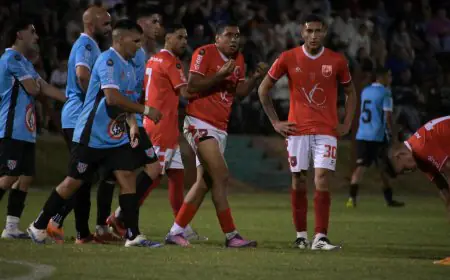 Noche de clásico en el Landoni: Durazno y Flores se enfrentan en un partidazo