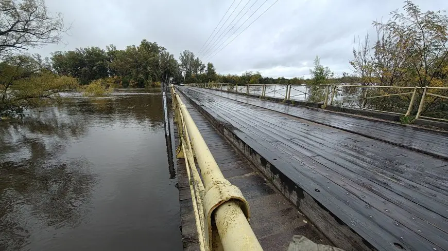 El río Yí continúa en ascenso: cortaron el puente Capurro por precaución