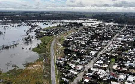 El río Yí bajó a 8,35 metros y desciende a un ritmo de cinco centímetros por hora