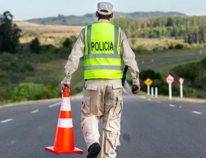 Una mujer quedó grave tras ser embestida por un motociclista en la Ruta 8