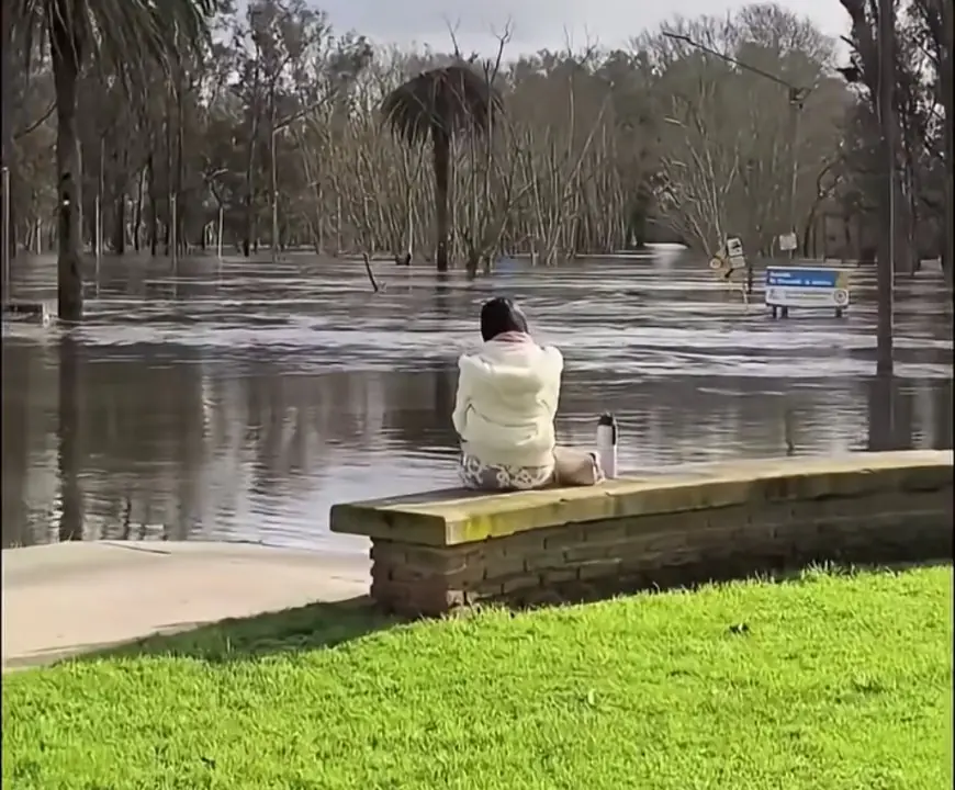 El río Yí alcanzó los 9,10 metros y continúa creciendo