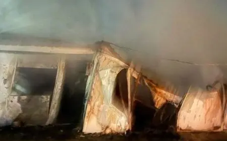 Una familia con tres niños pequeños perdió todo tras un incendio en su casa