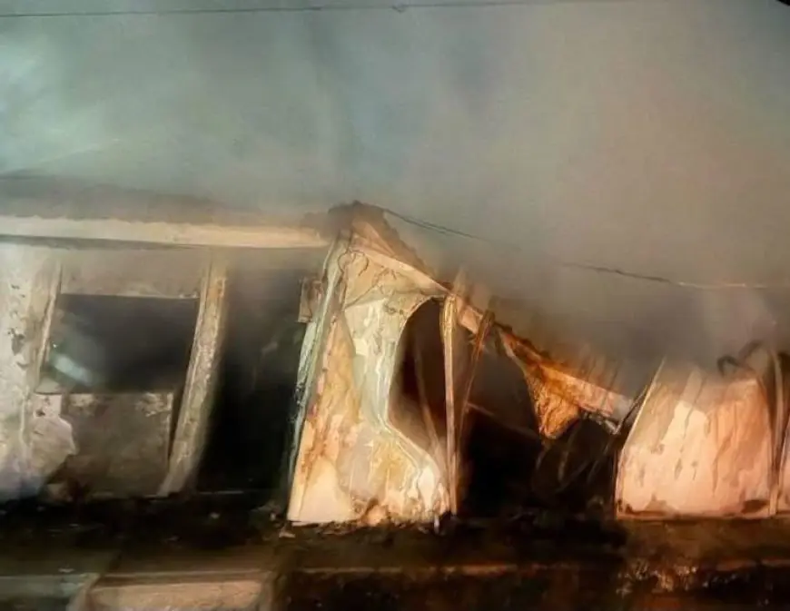Una familia con tres niños pequeños perdió todo tras un incendio en su casa